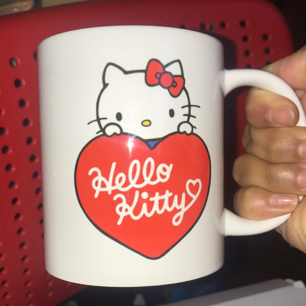 (1) Hello Kitty mug 12 oz